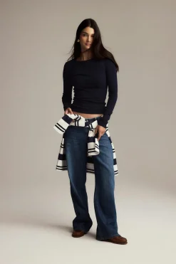 Tight fit long sleeve top