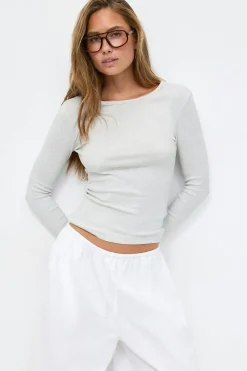 Tight fit long sleeve top