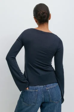 Twisted detail top