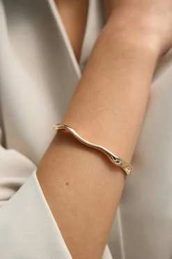 Wavy gold bracelet
