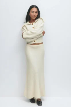 Wide knitted skirt