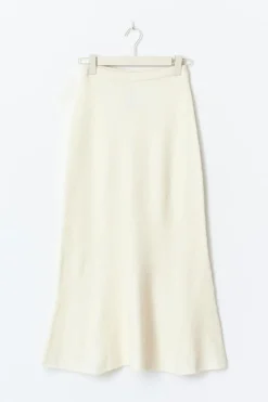 Wide knitted skirt