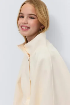 Y belted cape