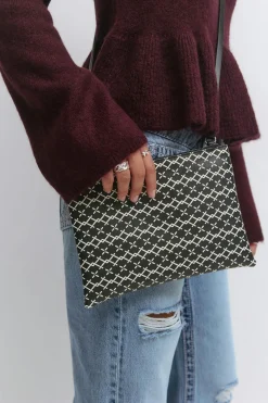 Y clutch bag