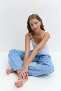 Y folded down trousers