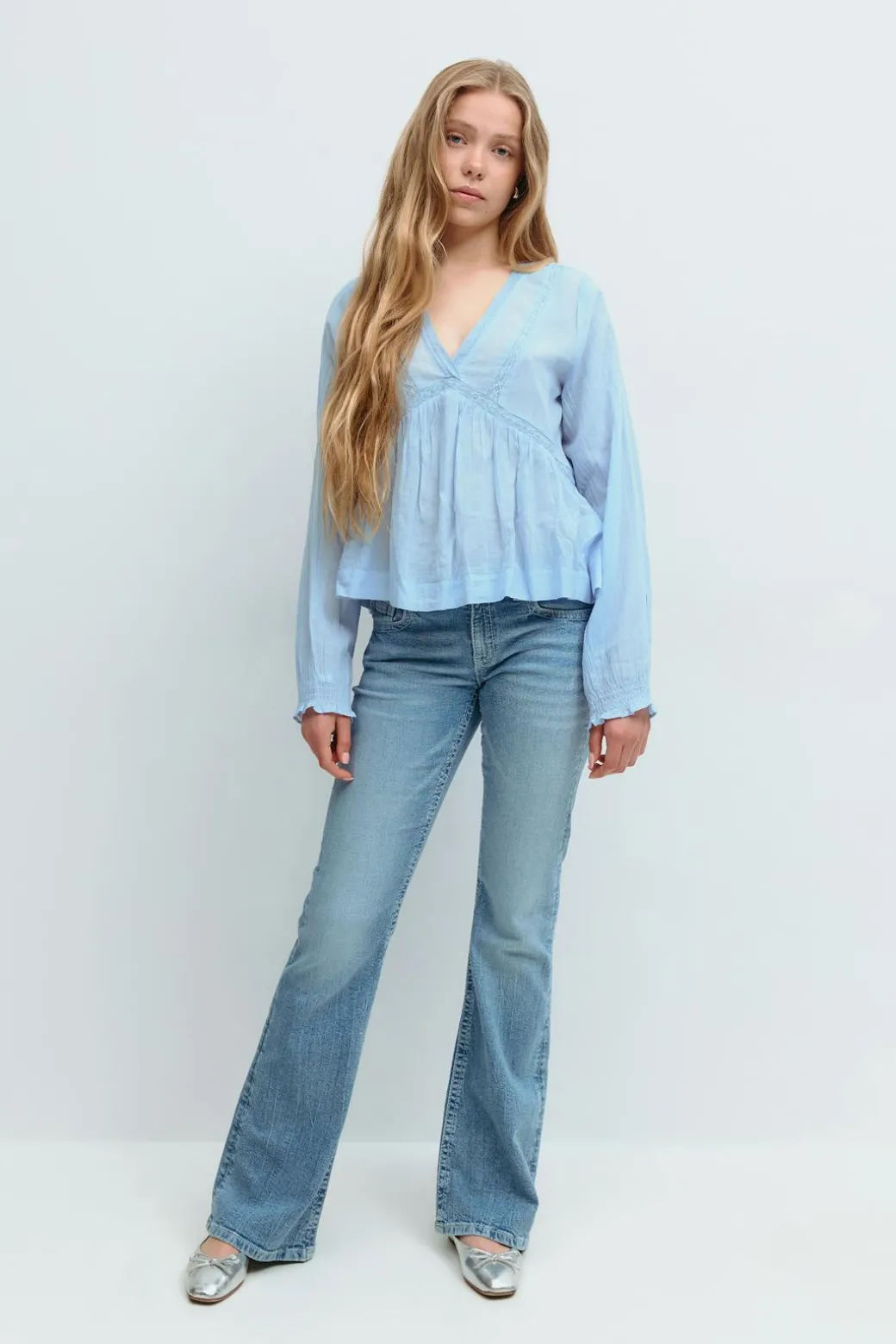 Y lace blouse