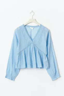 Y lace blouse