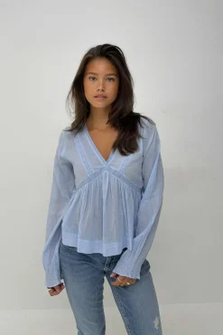 Y lace blouse