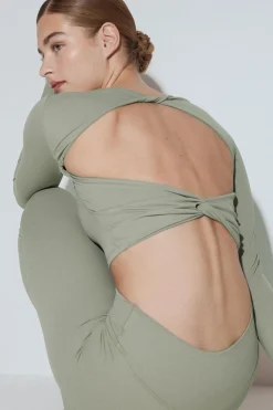 Yoga twist top