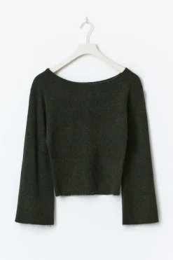 Y shaped knitted sweater