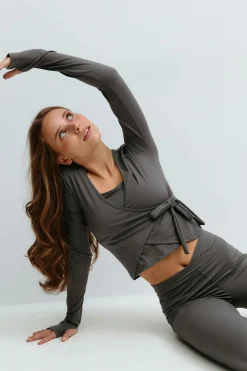 Y sporty wrap top