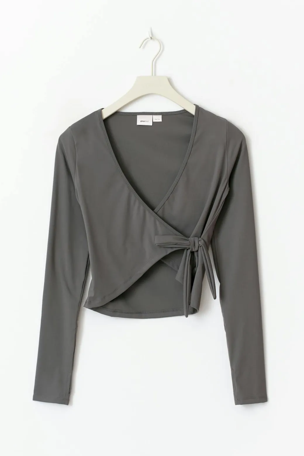 Y sporty wrap top
