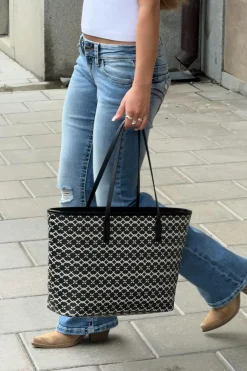 Y tote bag